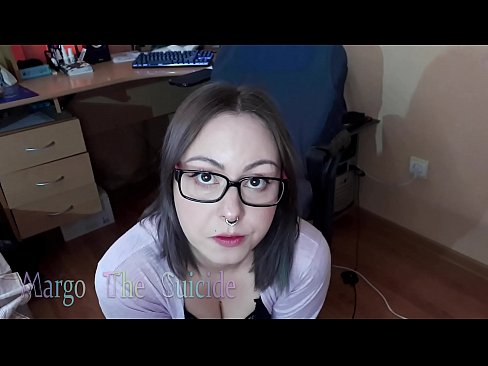 ❤️ Ragazza sexy con gli occhiali succhia il dildo profondamente sulla macchina fotografica ☑ Porno duro al it.amzhoka.top ️❤